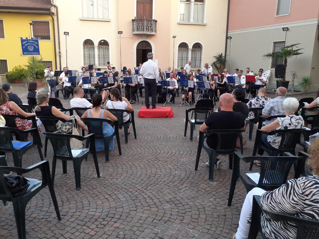 Questa immagine ha l'attributo alt vuoto; il nome del file è 2-1024x768.jpg